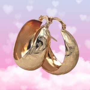 Gold Hoop Earrings❤️